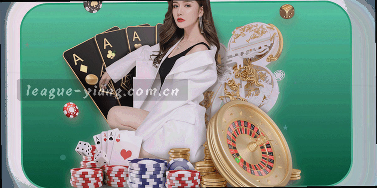 空看台与照明灯带组成的冷色调横向宽幅图像